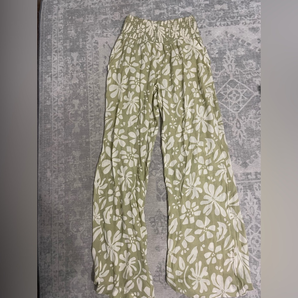 Billabong Floral Green and White Women's Pants